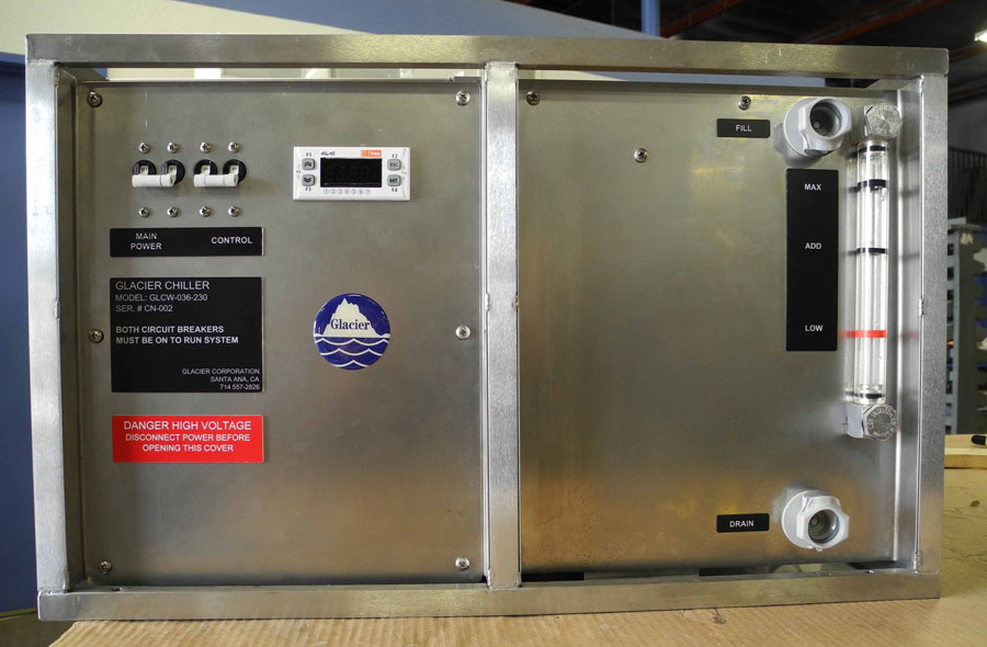 Front control panel, All Stainless steel construction. Digital control with RS-485 modbus communication that sent all chiller status information to the main instrument computer control. Main water fill and drain, water level sight-glass, power and control circuit breakers.